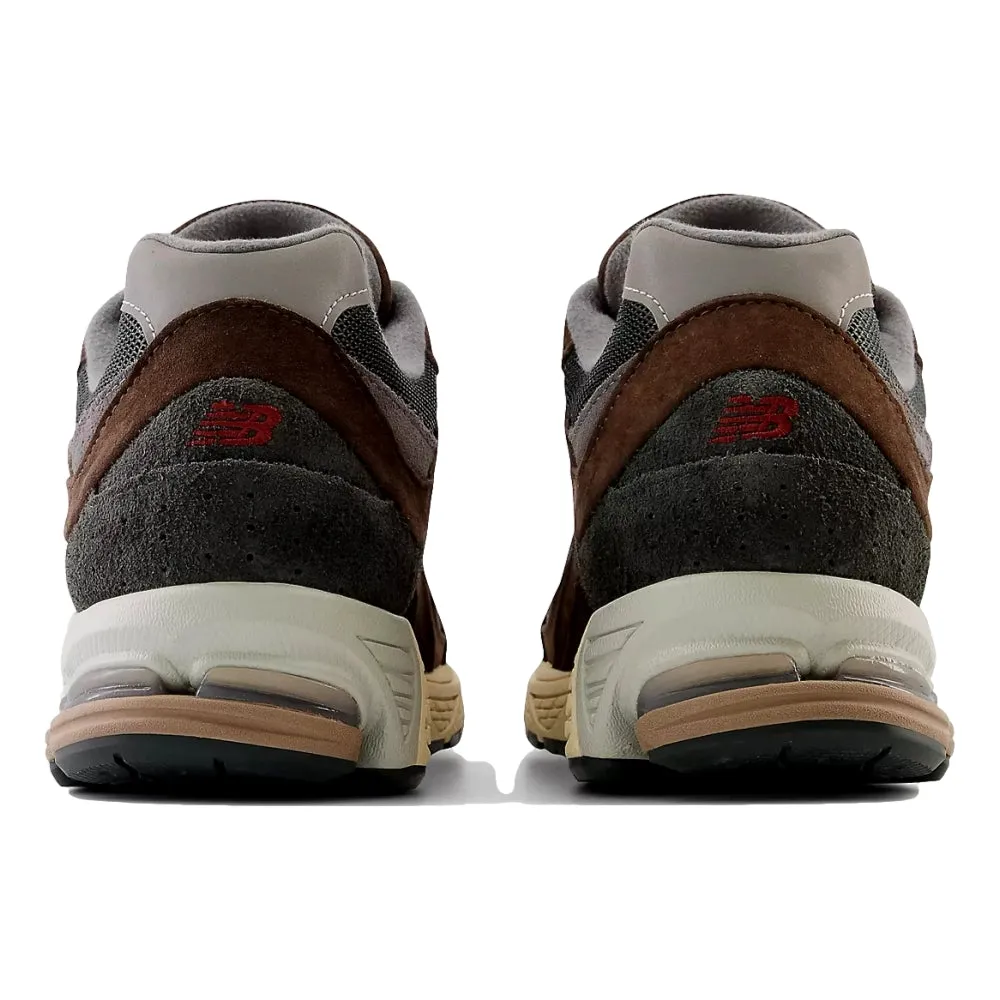 NEW BALANCE 2002R-BROWN